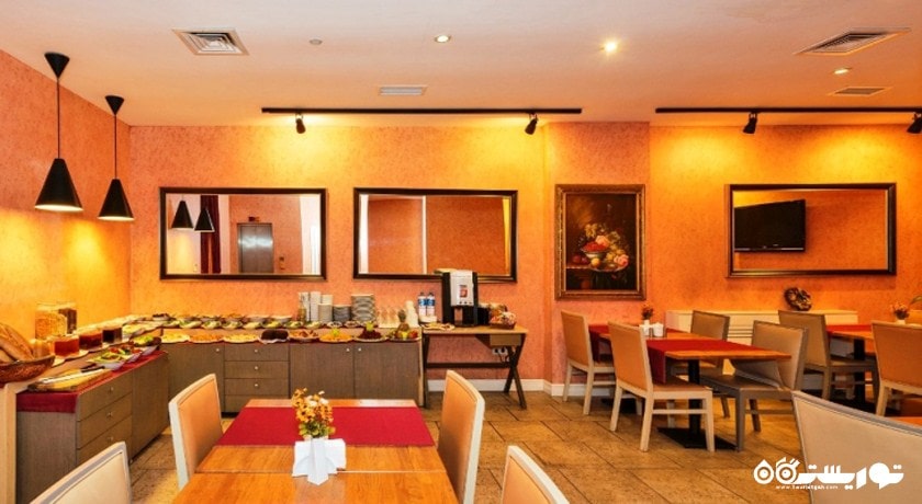 رستوران سرپوشیده هتل آگورا لایف